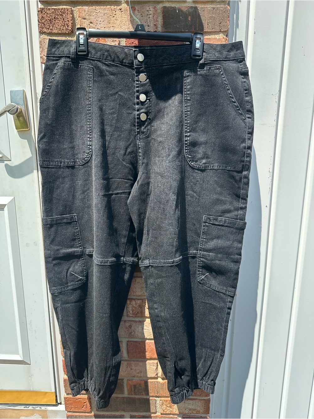 NWOT Flamingals Woman’s 3XL(16-18) Mid Rise Black Straight Leg Crop Jeans